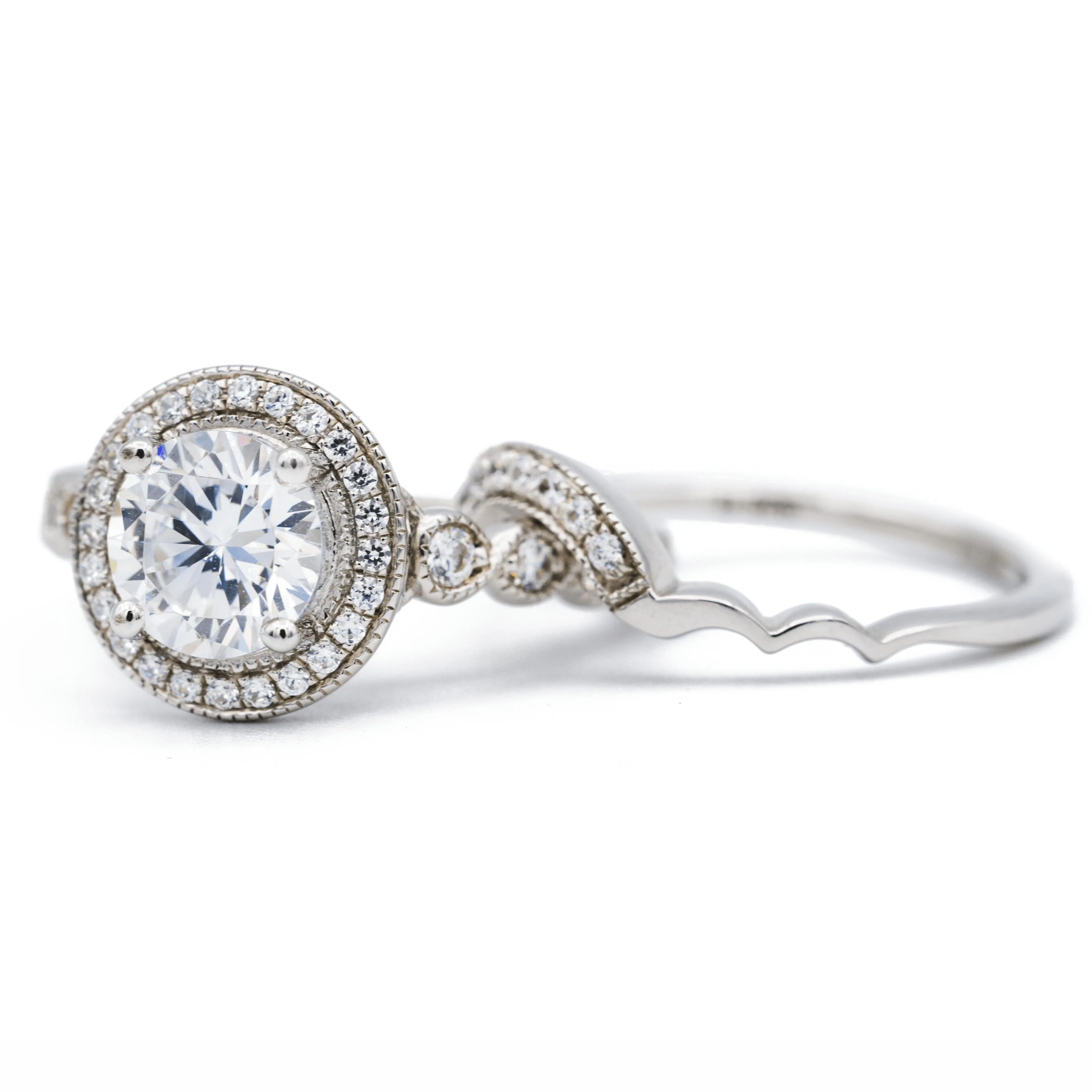 7.5mm Round Center 14K White Solid Gold Diamond Halo Milgrain Design Ring