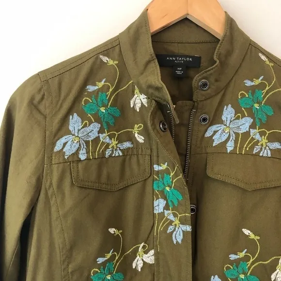 ANN TAYLOR Embroidered Floral Safari Jacket Skirt Blazer Coordinating Set Green