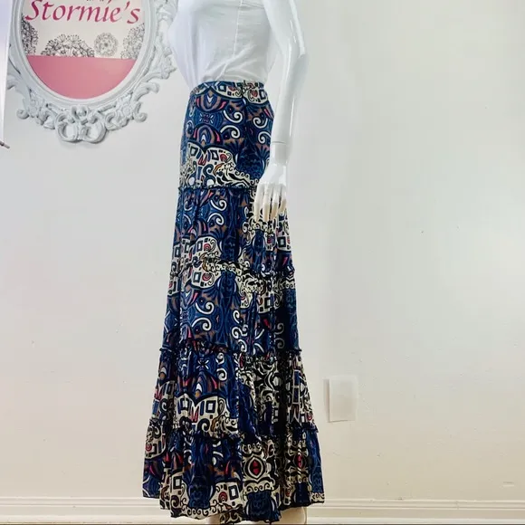 Biographie / Ruffled Blue Cream Pink  Patterned