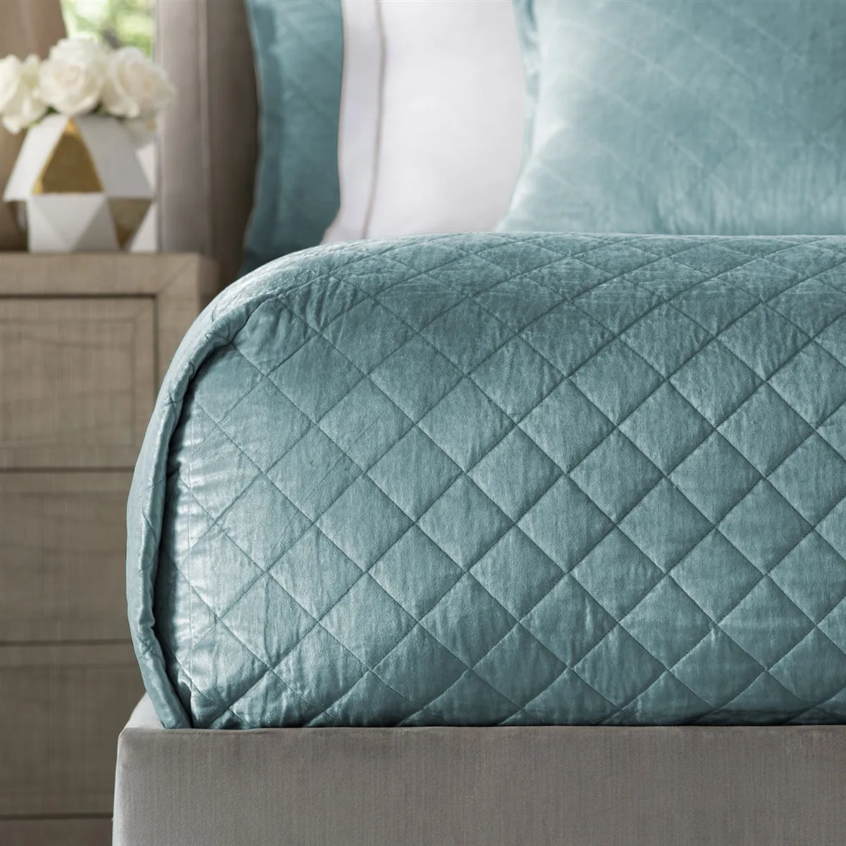 Chloe Queen Coverlet / Sea Foam Velvet 96X98