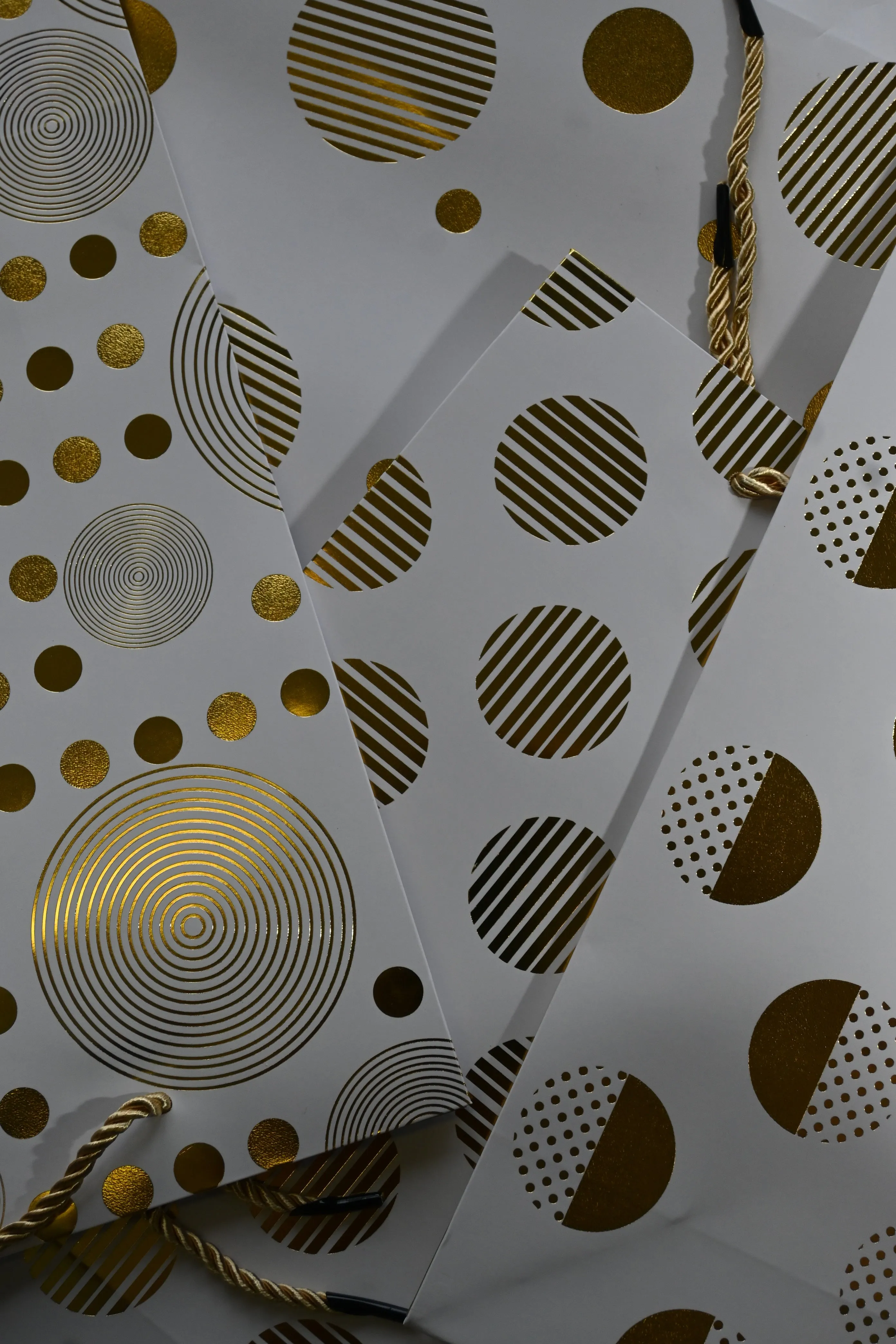 Elegant Gold-Patterned Gift Bags (26*10*32 cm)
