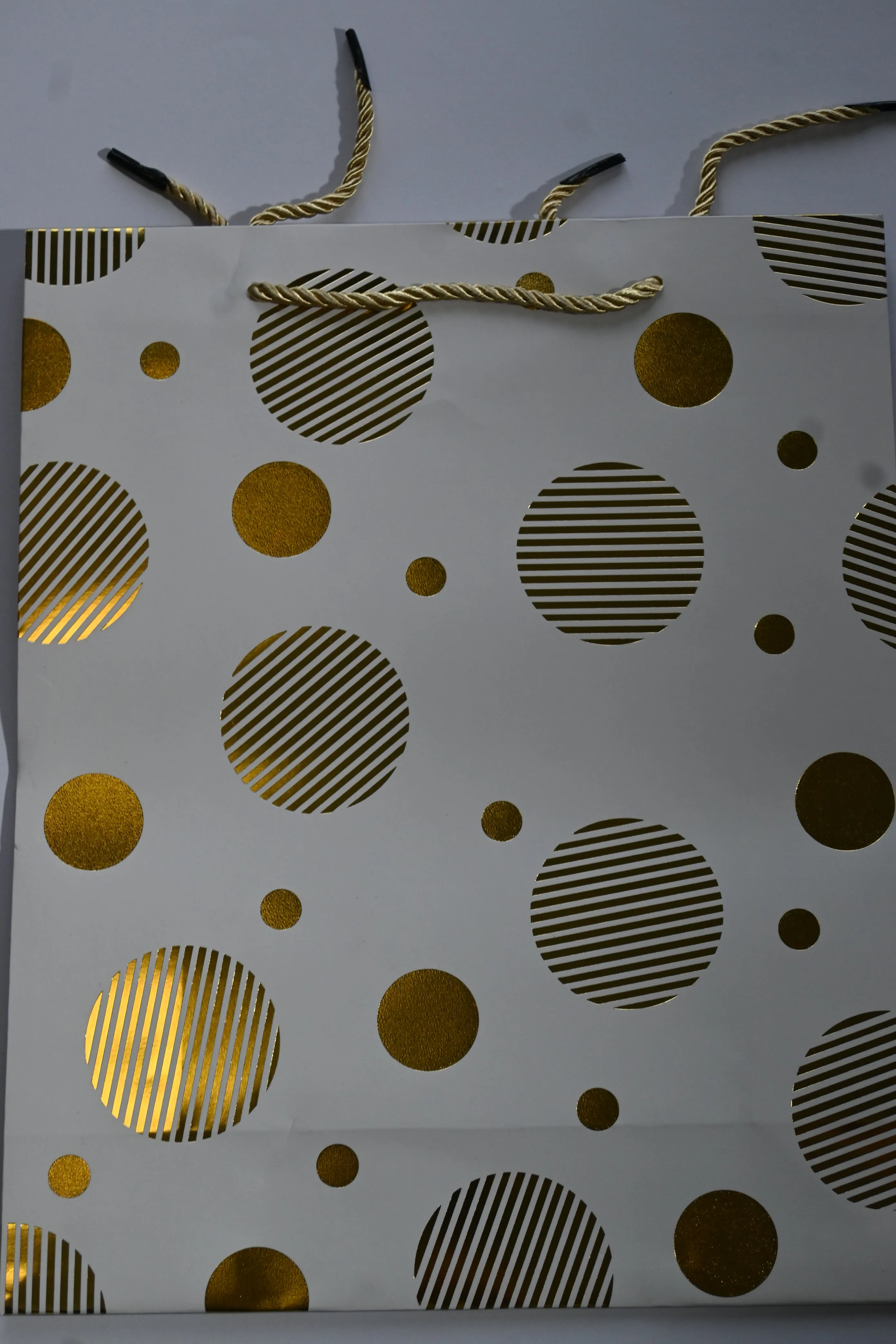 Elegant Gold-Patterned Gift Bags (26*10*32 cm)