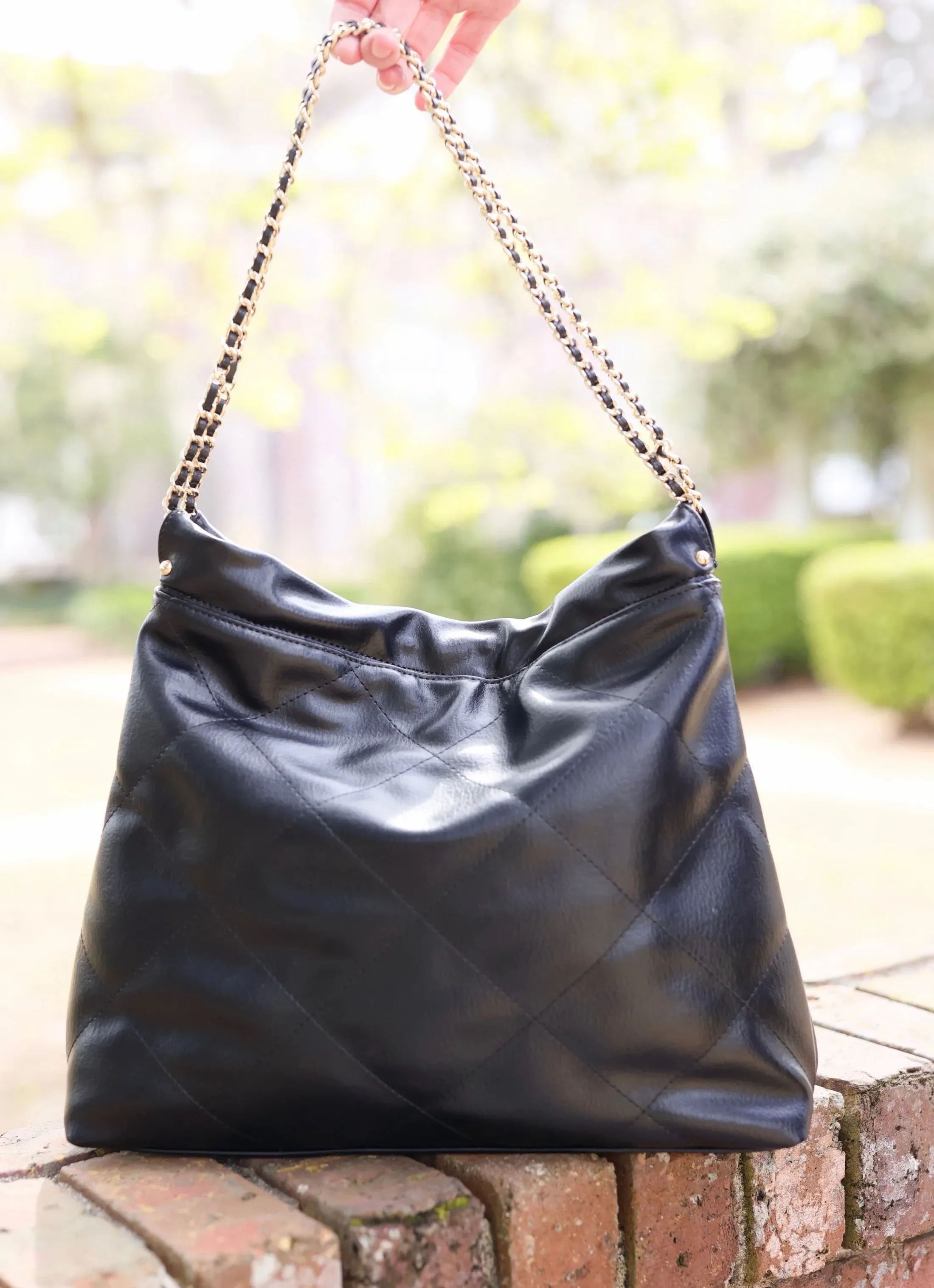 HARLOW TOTE WITH POUCH-BLACK