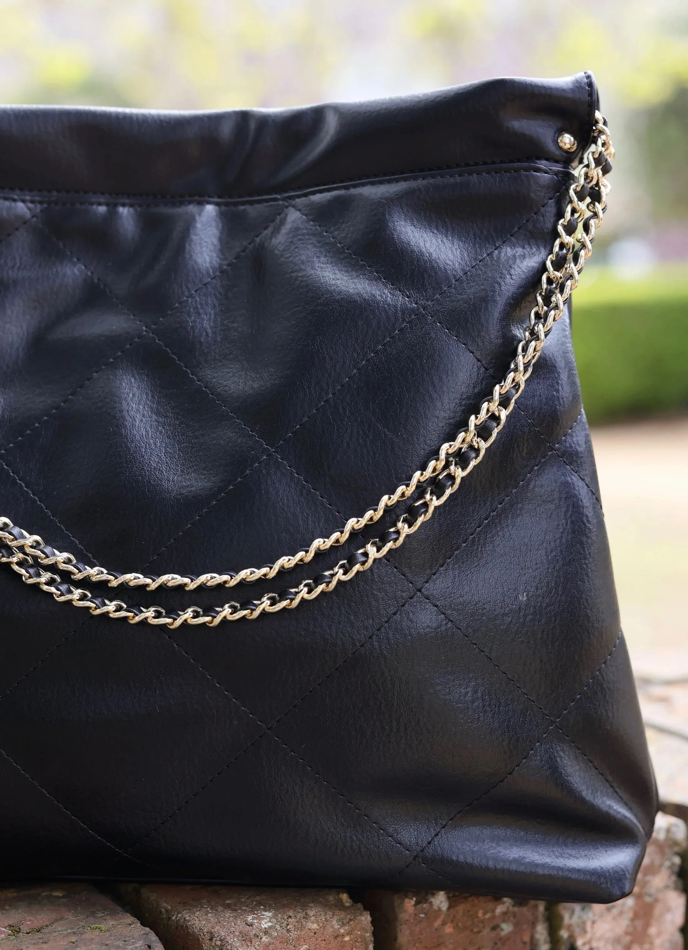 HARLOW TOTE WITH POUCH-BLACK
