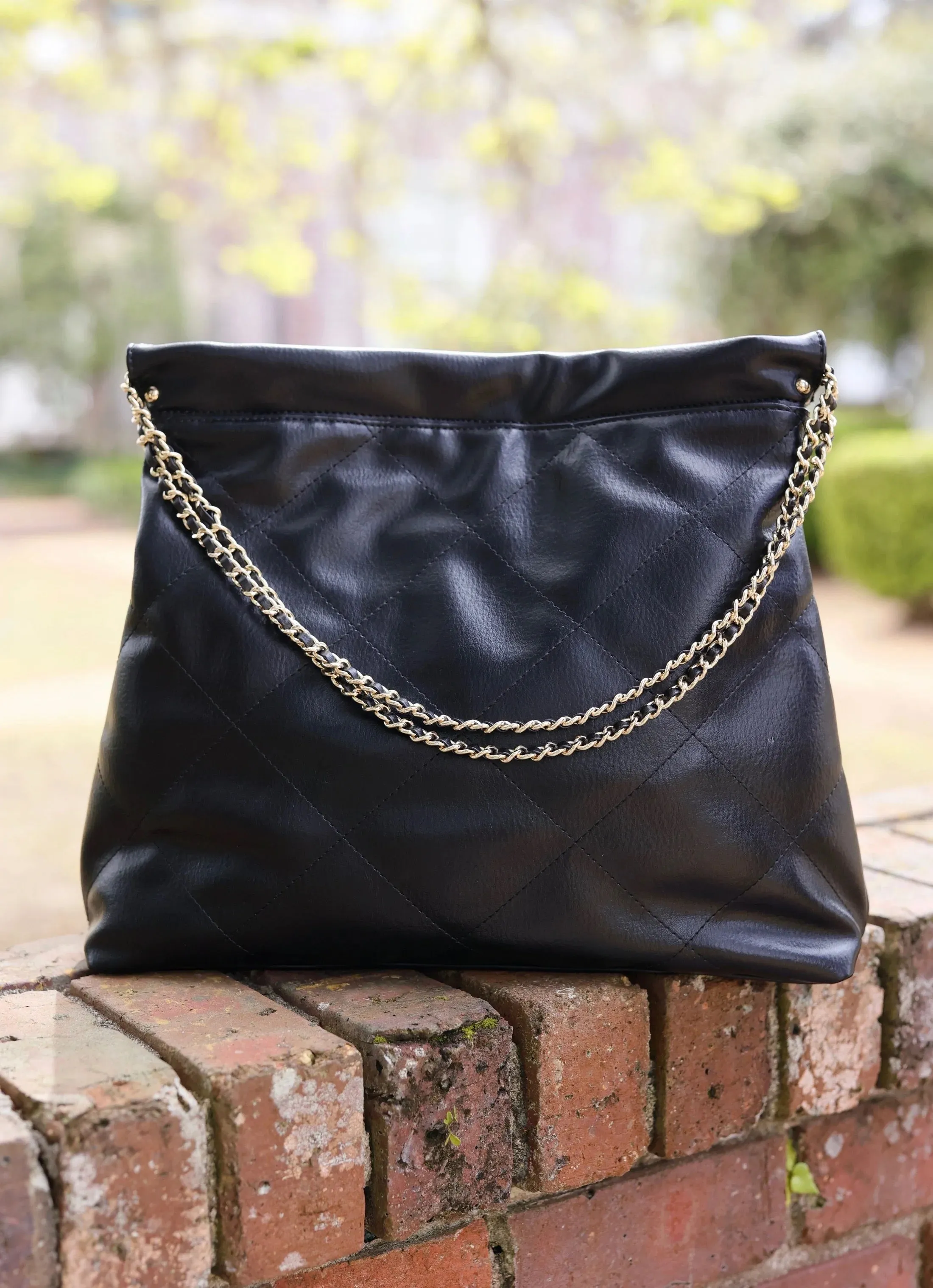 HARLOW TOTE WITH POUCH-BLACK