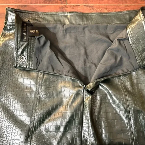HOUSE OF HARLOW 1960 Green Faux Leather Mini A-Line Skirt Size 4