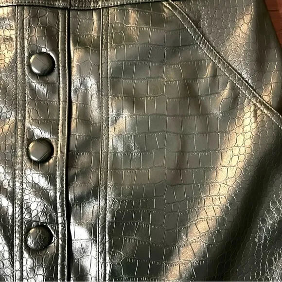 HOUSE OF HARLOW 1960 Green Faux Leather Mini A-Line Skirt Size 4