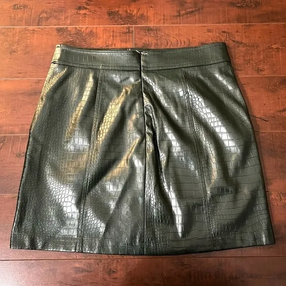 HOUSE OF HARLOW 1960 Green Faux Leather Mini A-Line Skirt Size 4