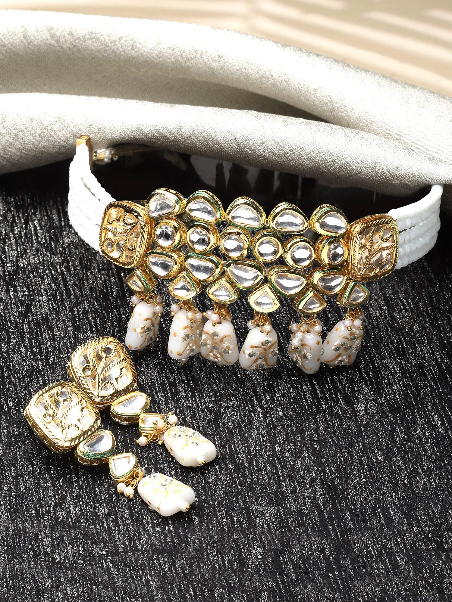 Karatcart Gold Plated White Tumble and Polki Kundan Choker Necklace Set for Women