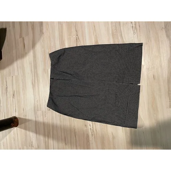 Lafayette 148 black and white patterned skirt size 10