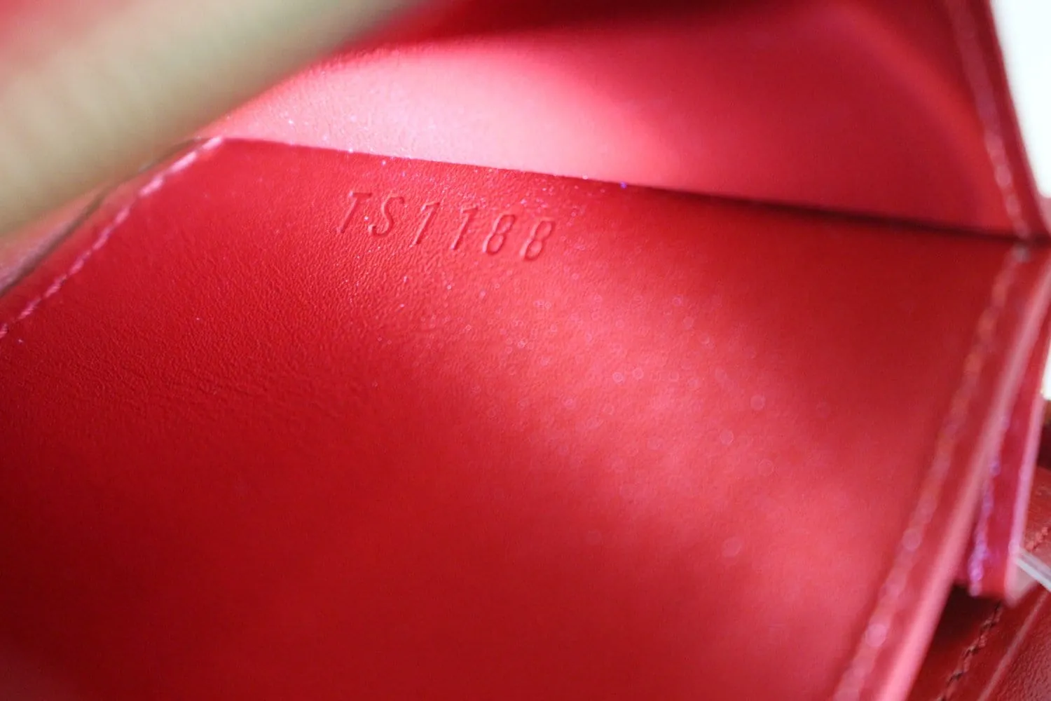 LOUIS VUITTON Vernis Leather Zippy Coin Purse Cerise Cherry