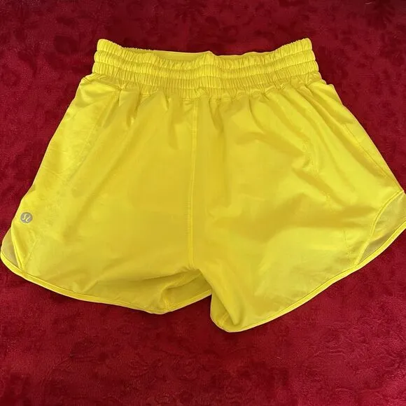 Lululemon Hotty Hot LR Short 4” Lined Swift Size 4 Sonic Yellow