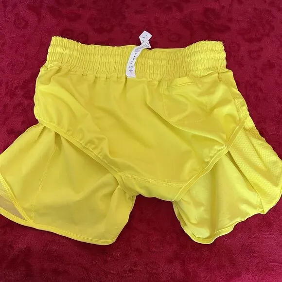 Lululemon Hotty Hot LR Short 4” Lined Swift Size 4 Sonic Yellow