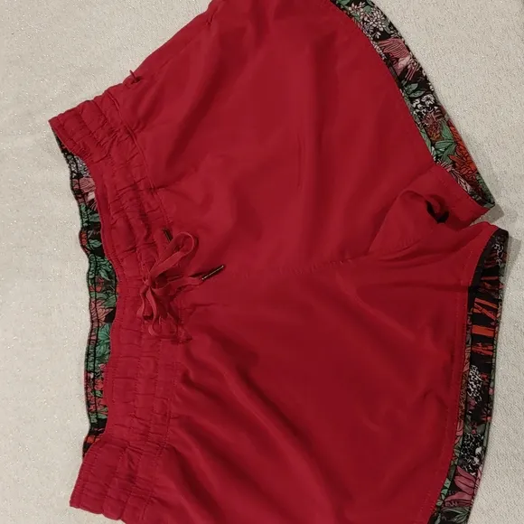 Lululemon Shorts Size 8