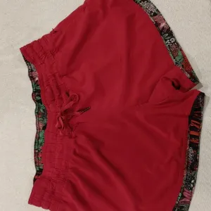 Lululemon Shorts Size 8