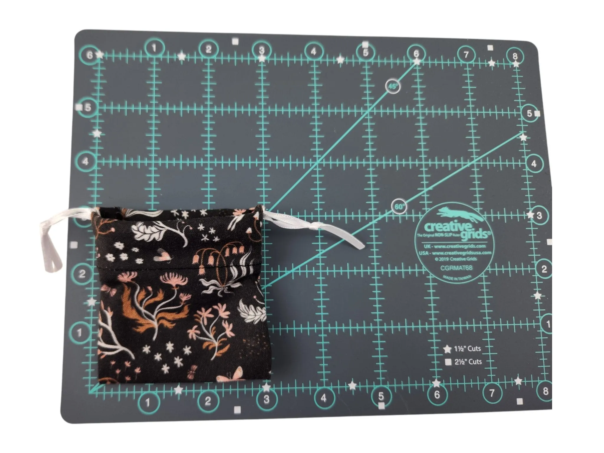 Mini drawstring bag with a set of mini dice, brown dice