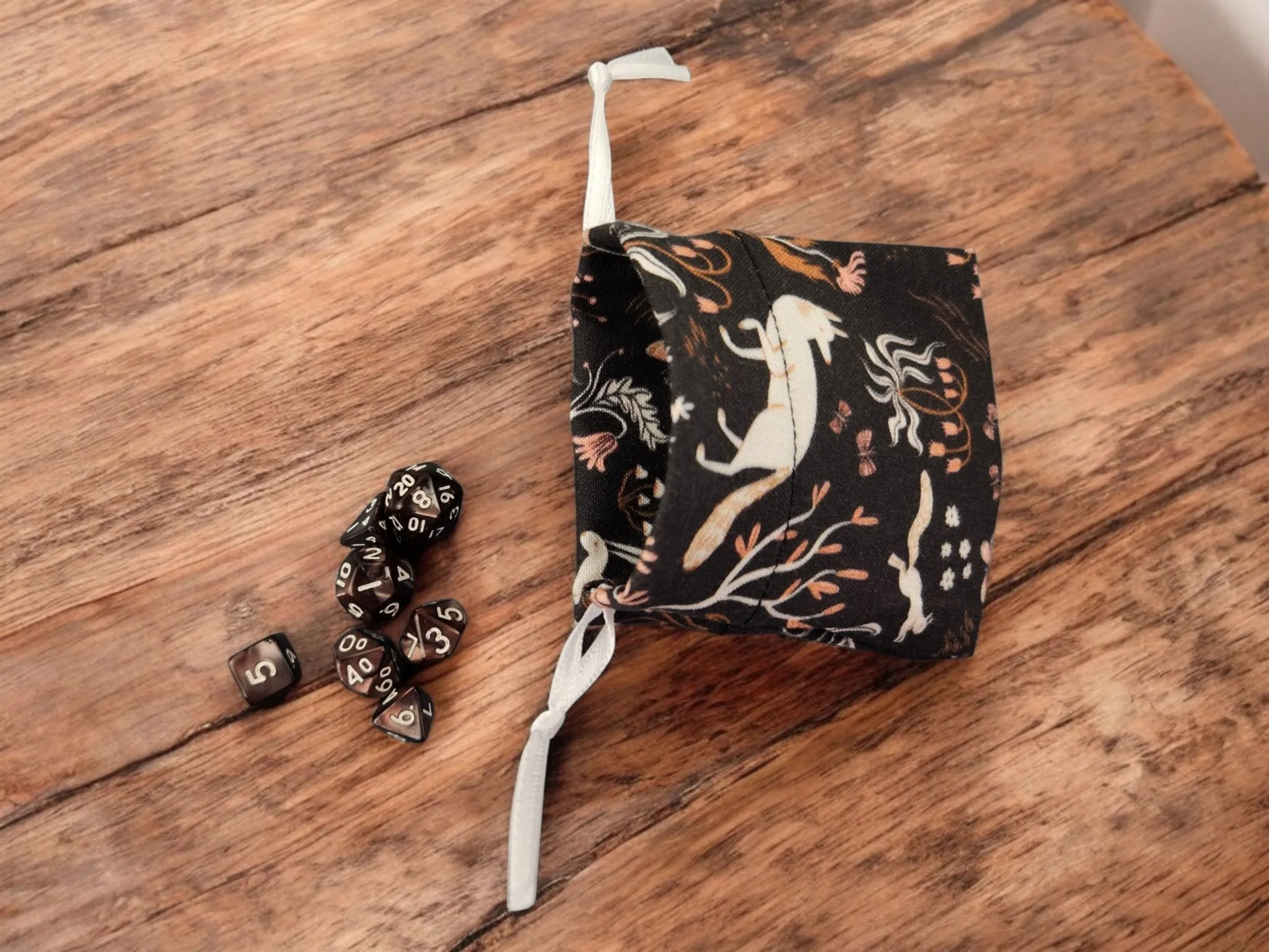 Mini drawstring bag with a set of mini dice, brown dice