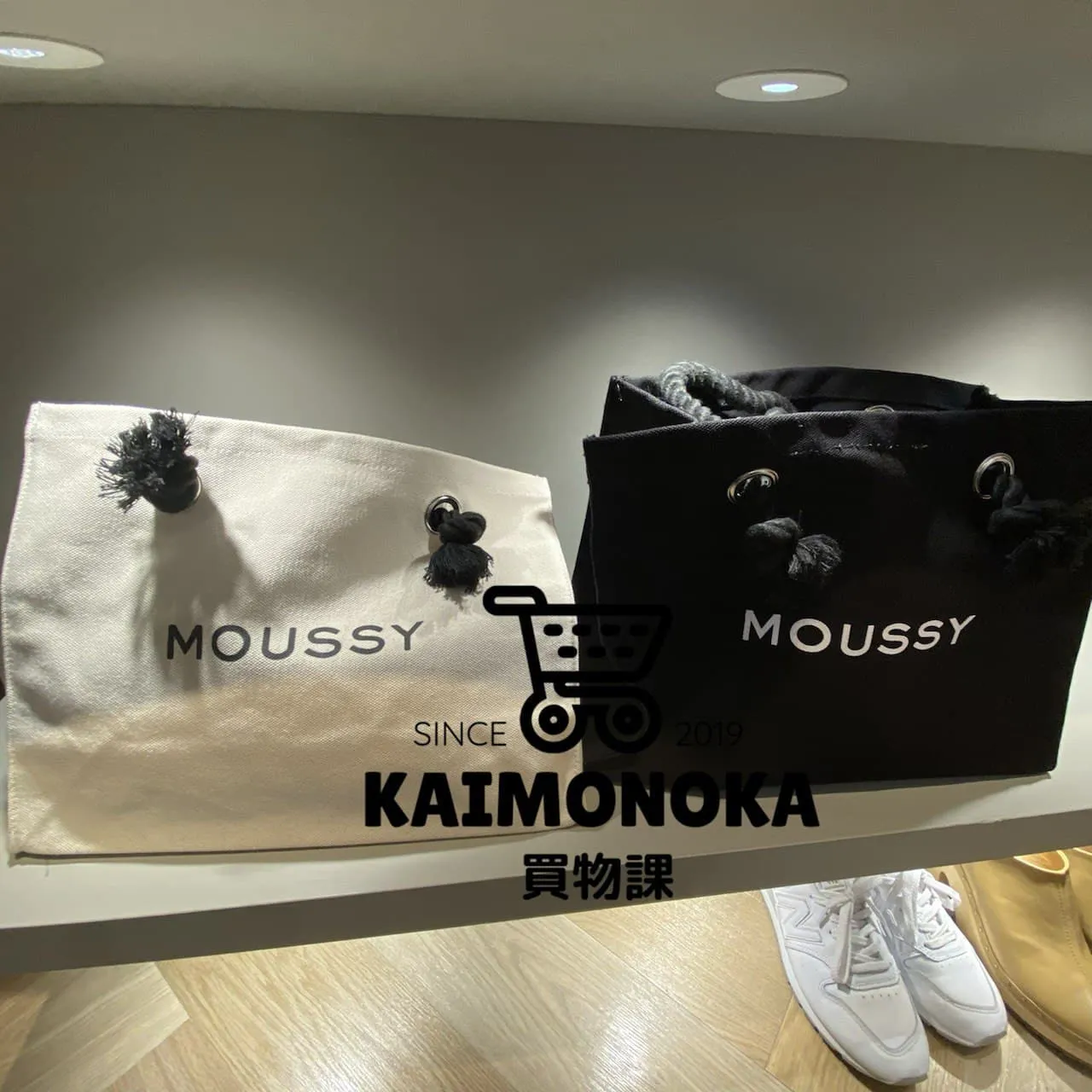 MOUSSY Souvenir Shopper