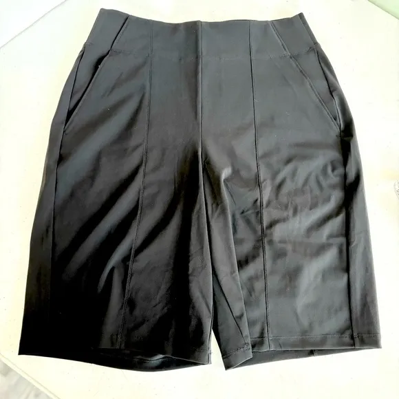 NWOT Athleta cosmic Bermuda shorts black size 4