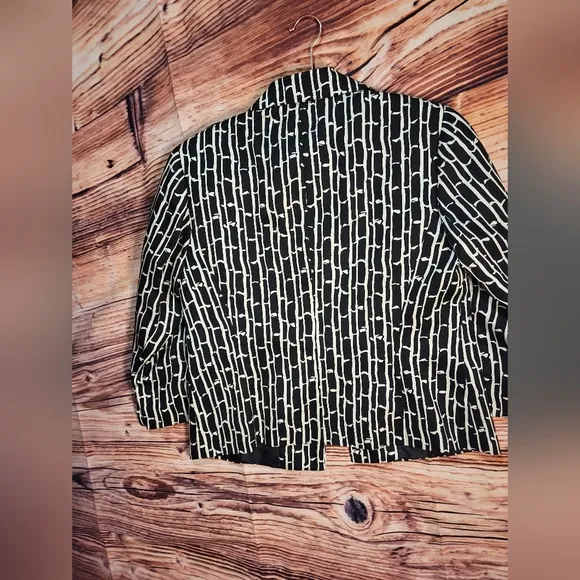 TALBOTS  Geometric Black and White S8 BLAZER