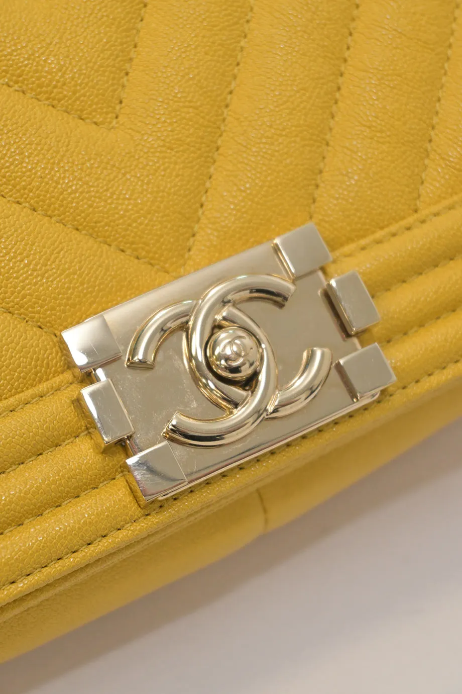 [WB6304] Chanel | Cross-Body Bag
