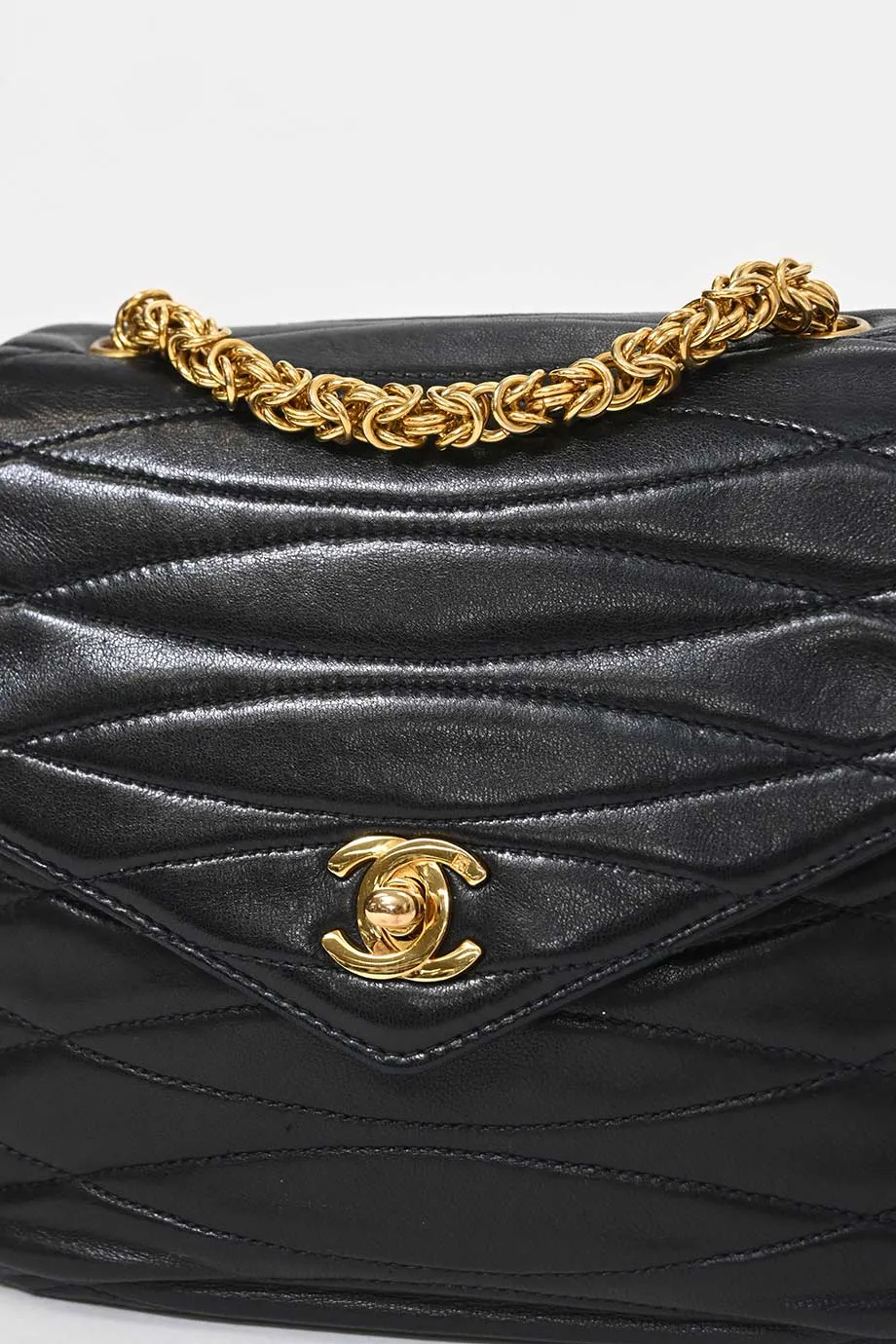 [WB7298] Chanel | Cross-Body Bag