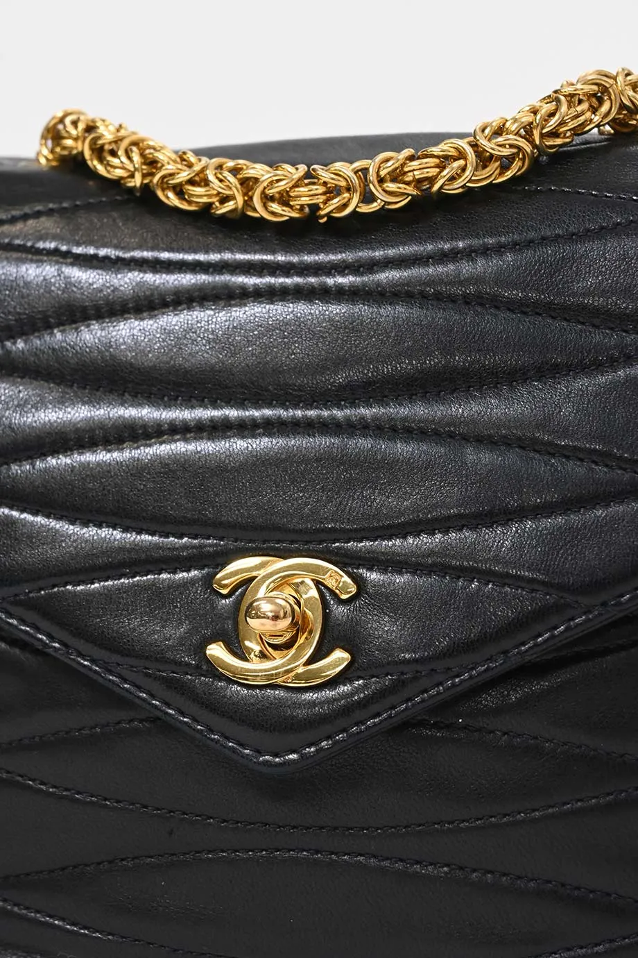 [WB7298] Chanel | Cross-Body Bag