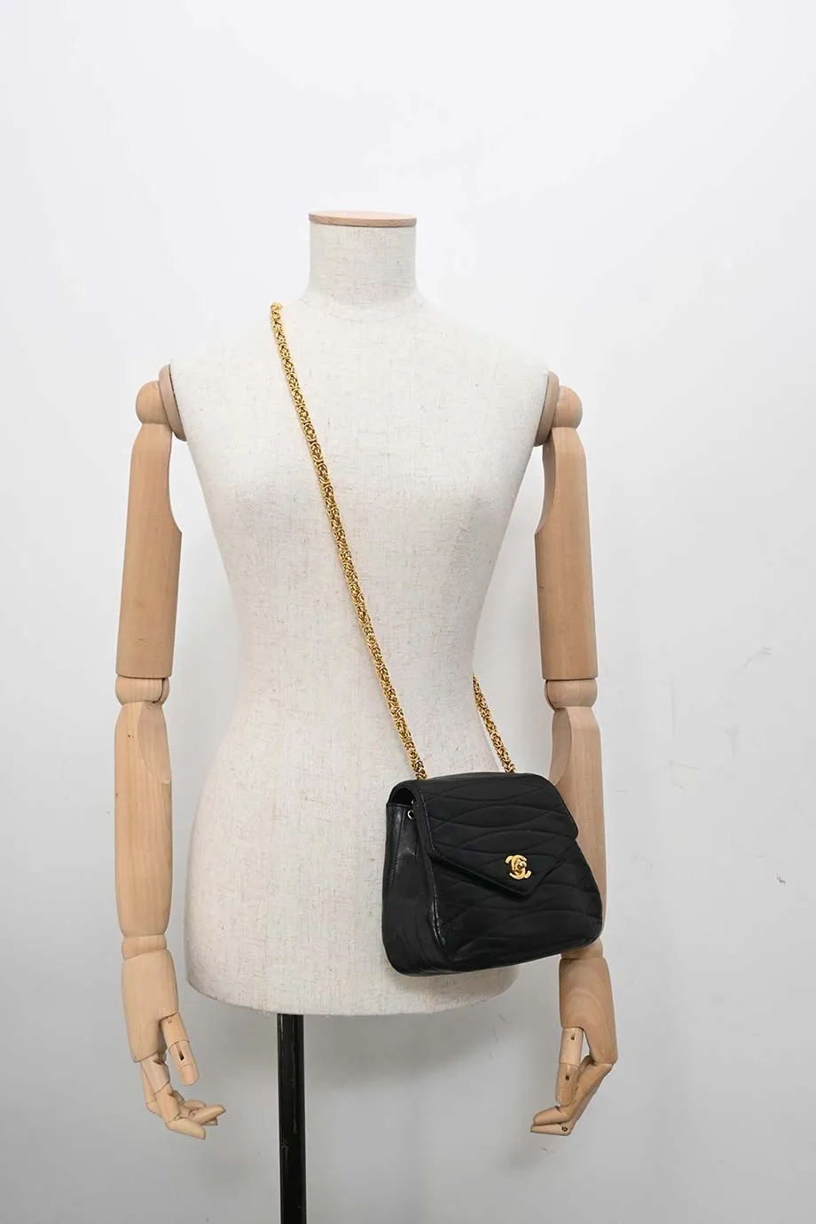[WB7298] Chanel | Cross-Body Bag
