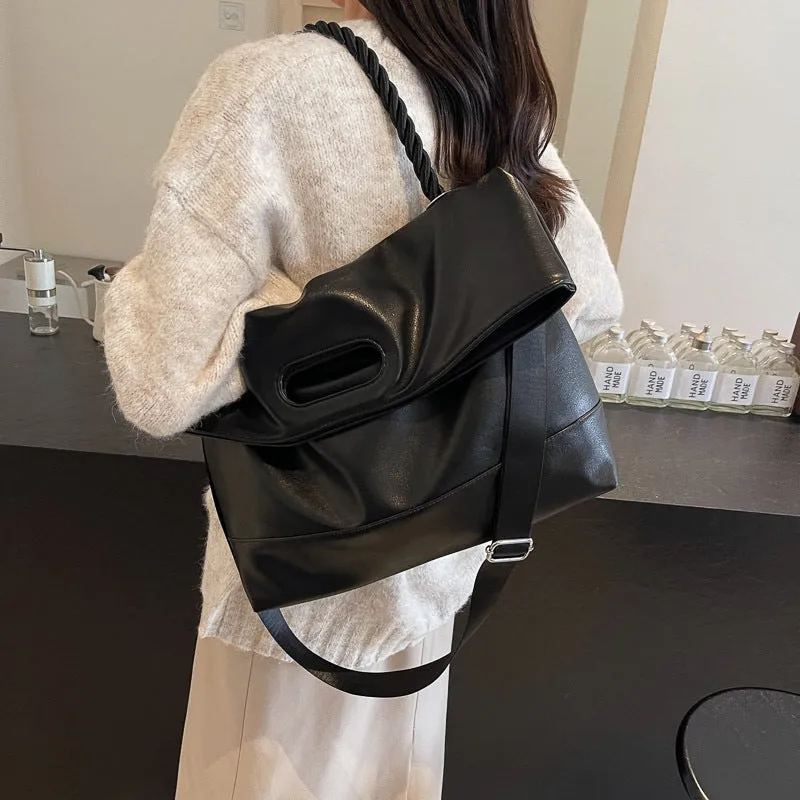Women's High-grade Large Capacity Commuting Fashion Winter Shoulder Bags